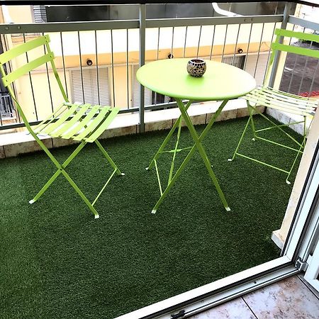 100M From The Beach Cosy Apartment Лутраки Екстериор снимка