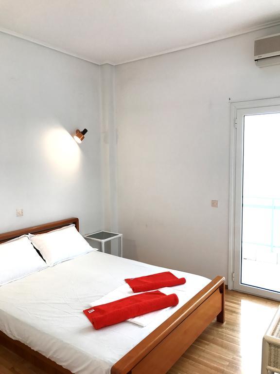 100M From The Beach Cosy Apartment Лутраки Екстериор снимка
